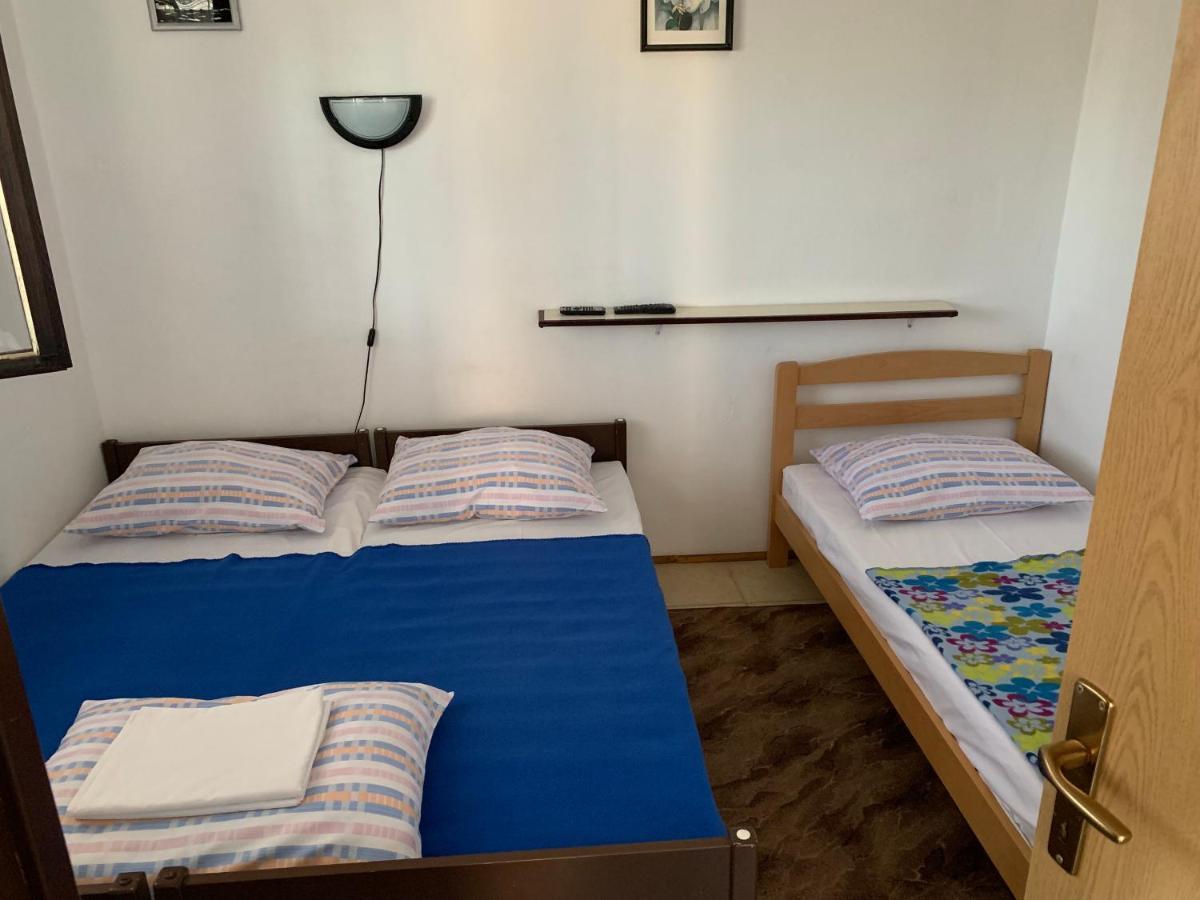 Apartmani Ficurin Starigrad Paklenica Exterior photo