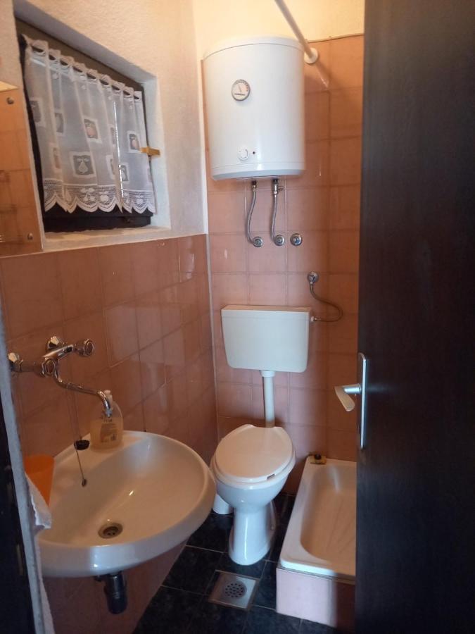 Apartmani Ficurin Starigrad Paklenica Exterior photo