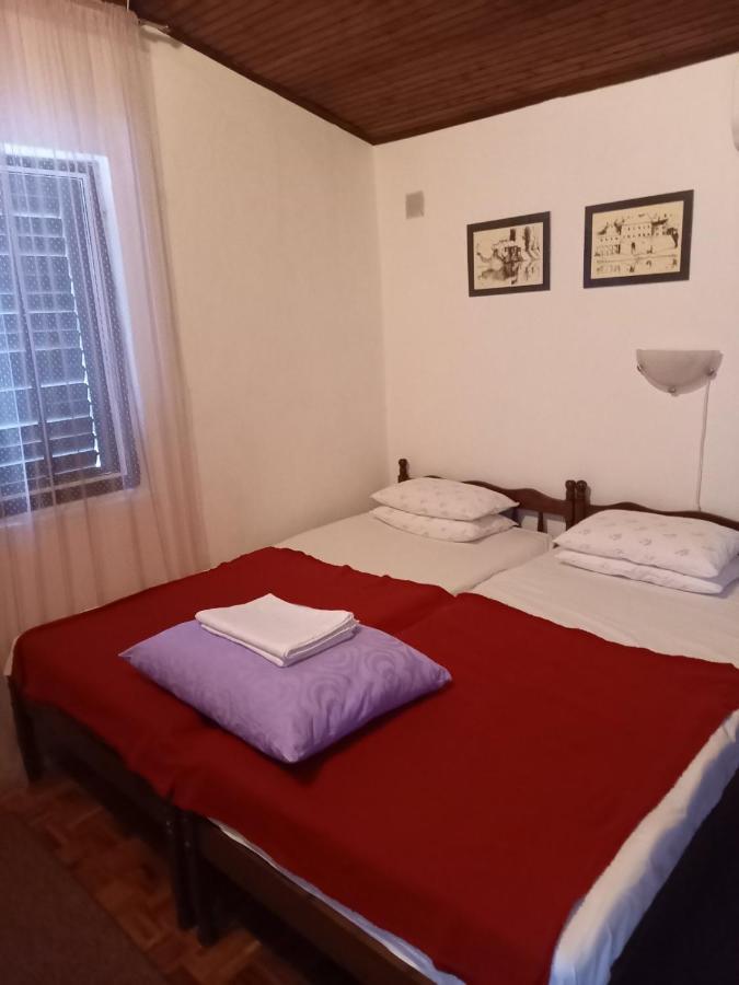 Apartmani Ficurin Starigrad Paklenica Exterior photo